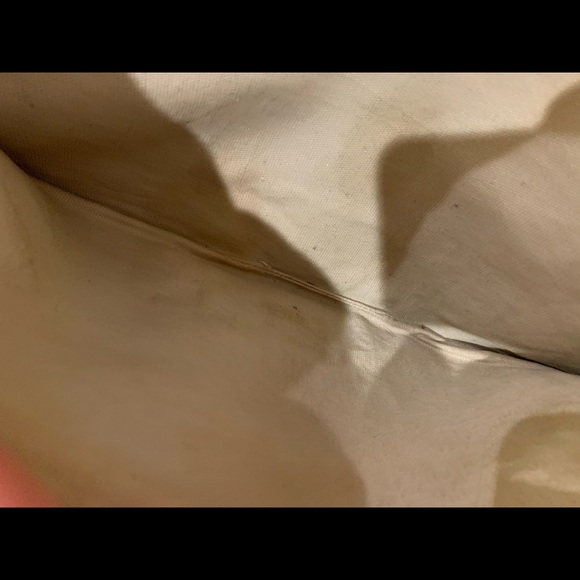 Authentic Tory Burch Reva clutch in gold - Picture 4 of 6